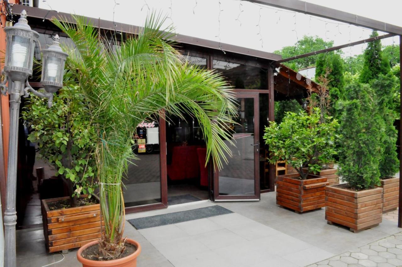 Hotel Andrei Кымпия-Турзи Экстерьер фото